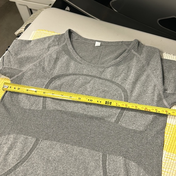 Lululemon Swiftly Tech Short Sleeve Shirt Sz 10 Gray - Picture 11 of 13